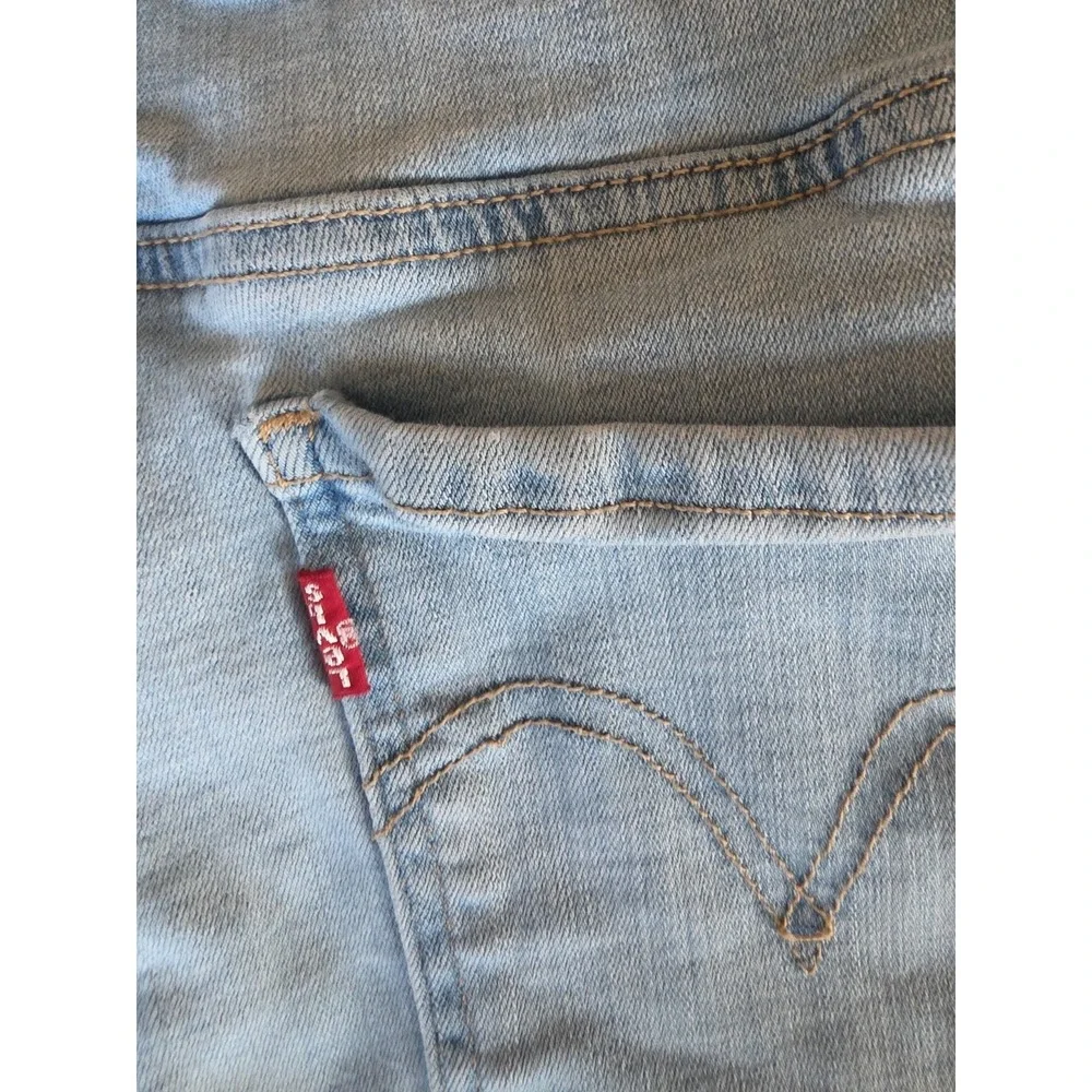 Levis Womens Mid Length Denim Shorts Light Wash Cuffed Hem Size 32 Pair